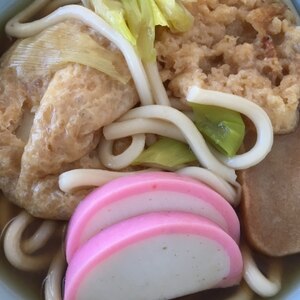 蒲鉾とほうれん草と油揚げと長ねぎとうどんのすまし汁